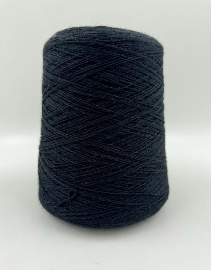 Пряжа Blonde, Lanecardate, меринос, бэби альпака сури, цвет черный, 75% меринос, 25% бэби альпака сури, цвет черный, Lanecardate — фото пряжи Cozy Wool